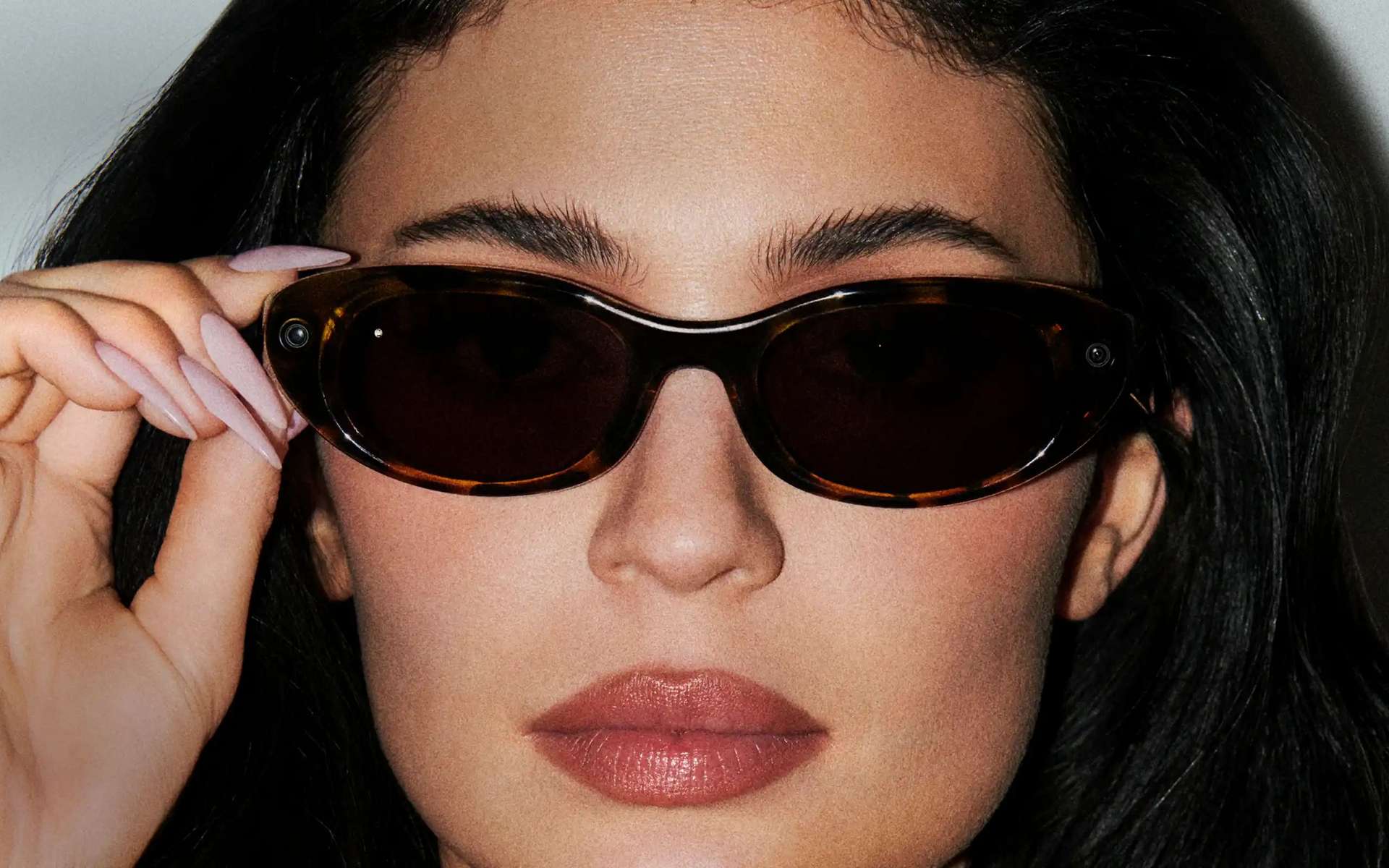 Elles peuvent filmer sans geste visible : comment repérer des lunettes intelligentes qui enregistrent près de vous