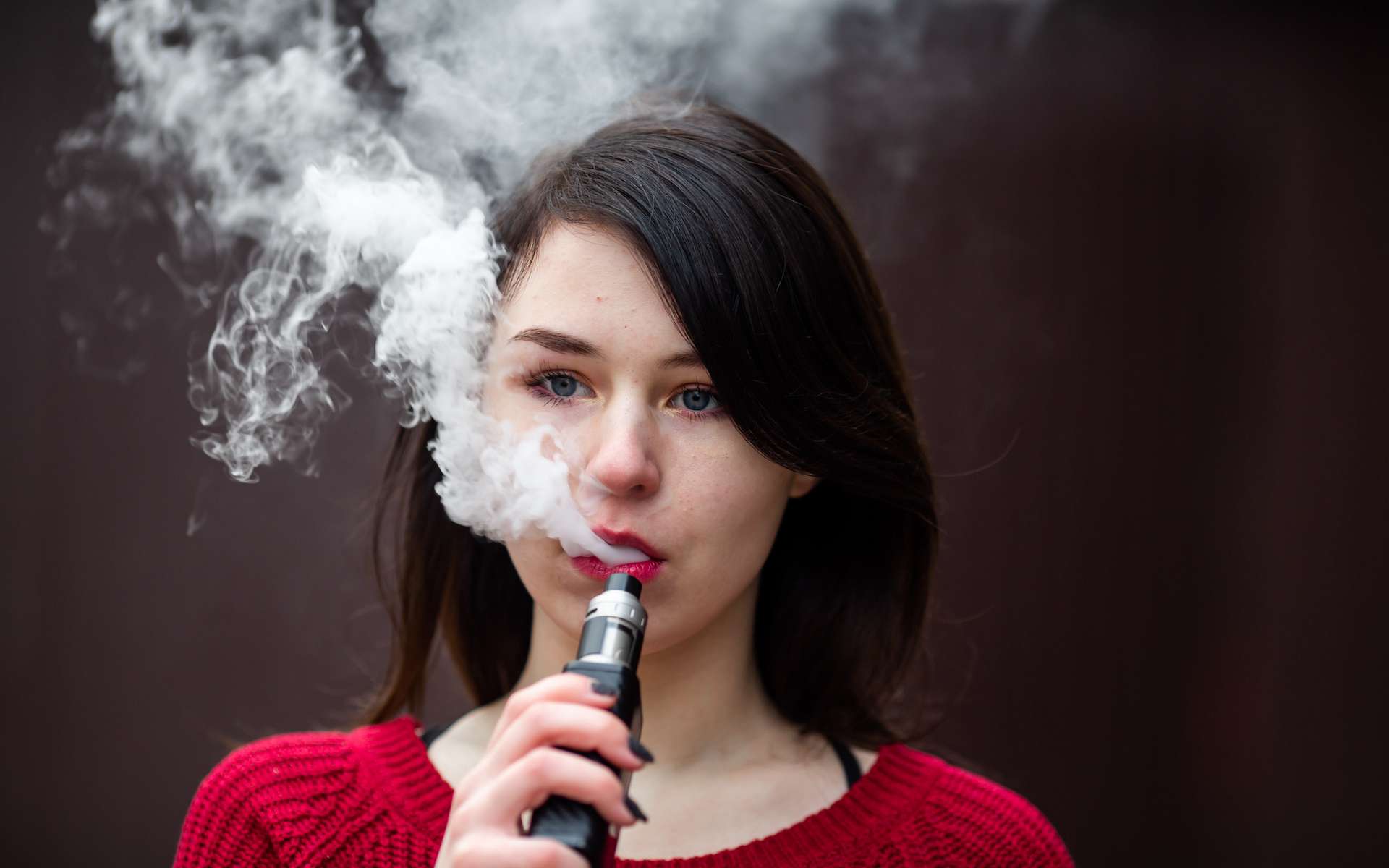 Vous pensiez réduire les risques en vapotant… des chercheurs alertent sur un danger réel