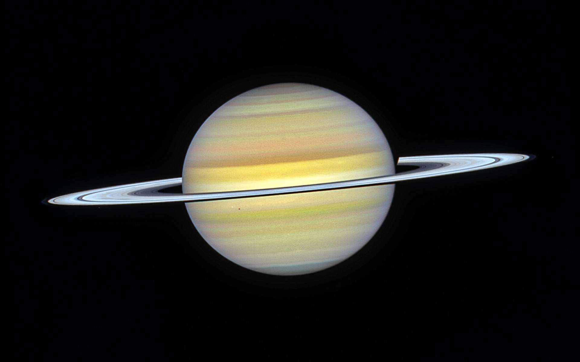 Saturne comme vous ne l’avez presque jamais vue : Hubble et James-Webb révèlent des détails saisissants