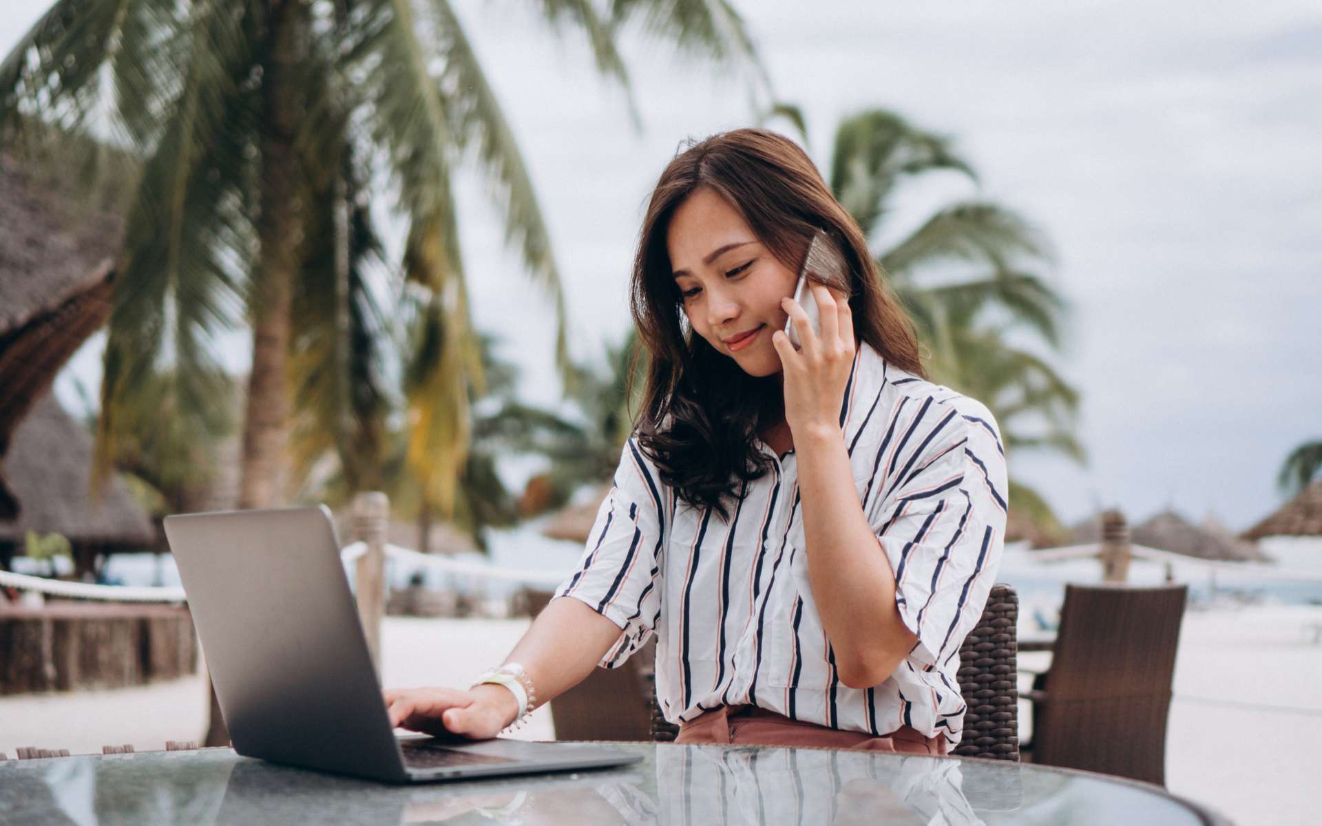 À l'étranger, vos données sont exposées : ExpressVPN devient plus accessible à -79 %