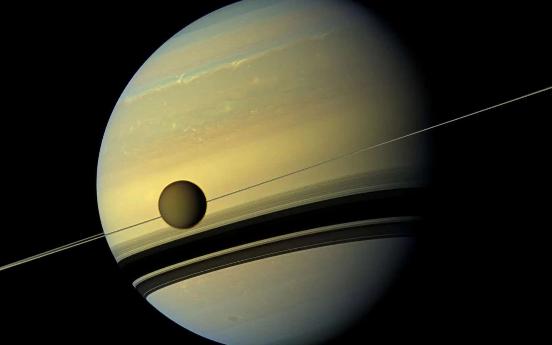 Le télescope James-Webb détecte sur Titan et Pluton un indice qui ne correspond à aucune molécule connue