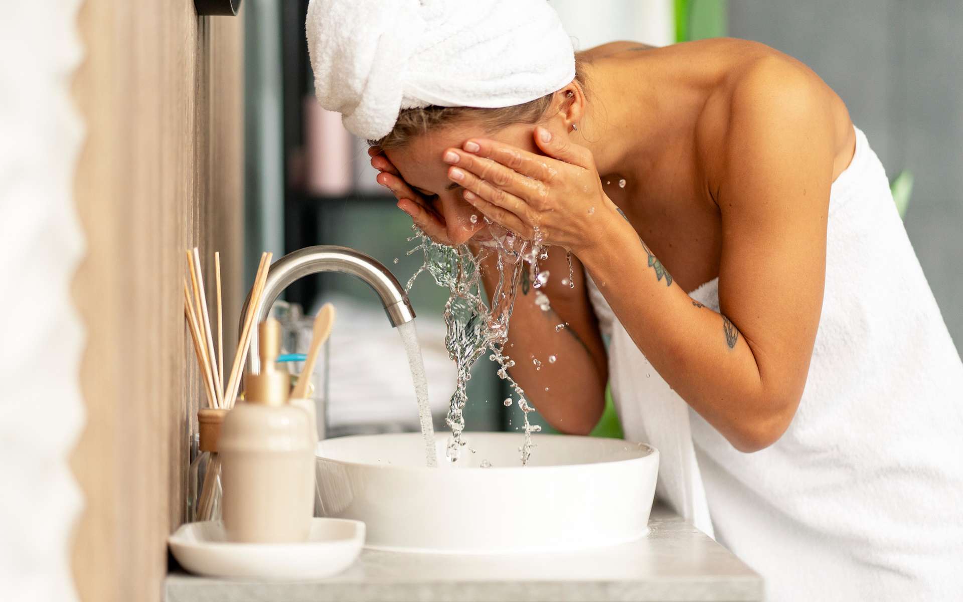 Patient bizarre : elle meurt d’une infection cérébrale foudroyante après s’être rincé le nez avec de l’eau du robinet