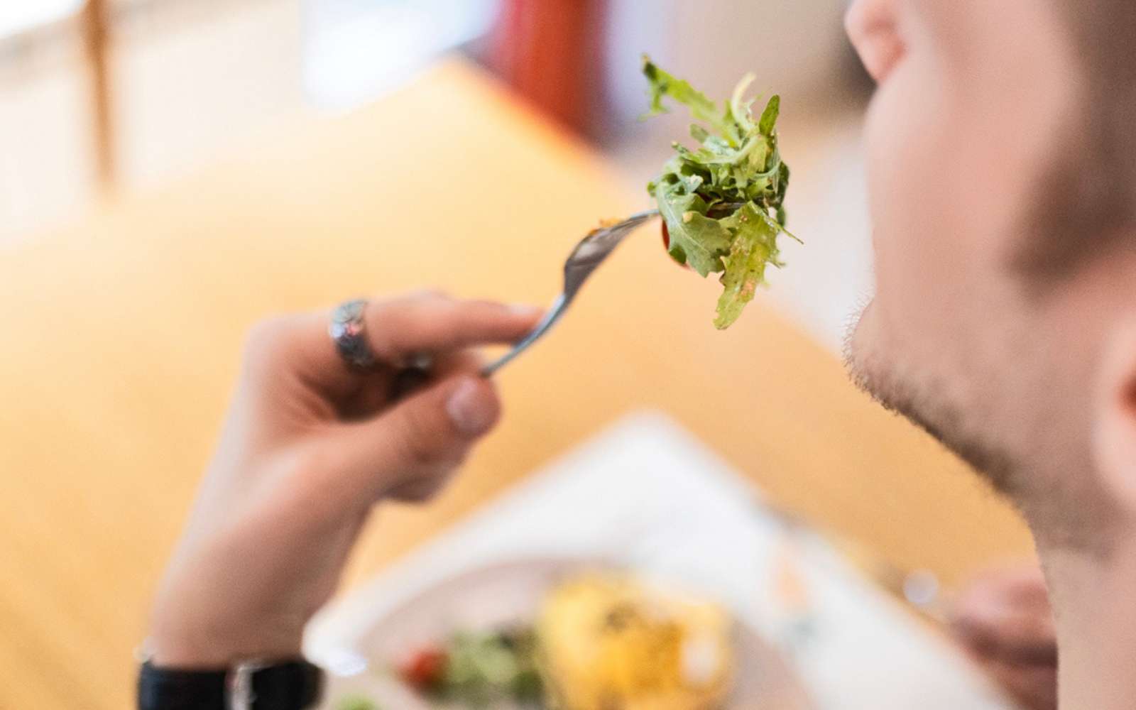 Voici les aliments du quotidien associés à une mémoire mieux préservée avec l'âge selon les spécialistes