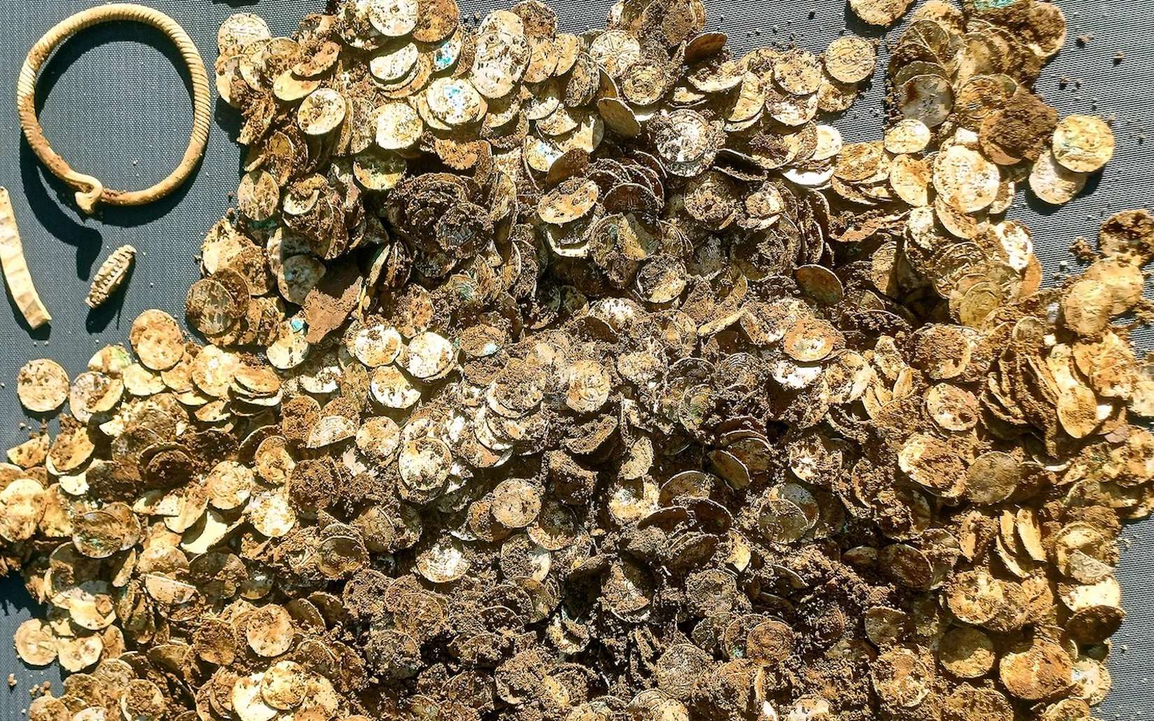 Un Finlandais découvre en forêt un trésor record de l'époque viking... qui n'a peut-être jamais été viking, vue la trouvaille !