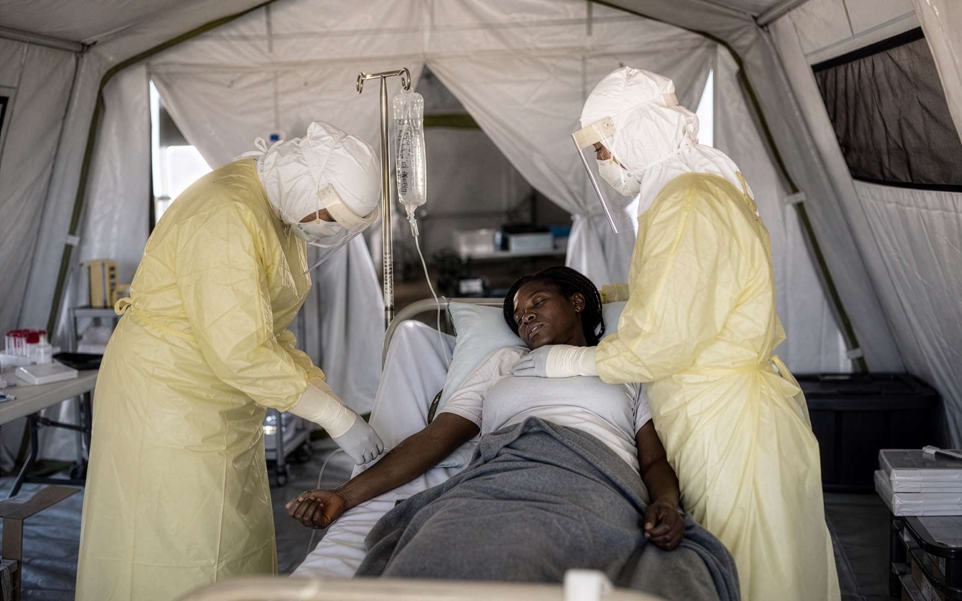 Ebola : l'OMS déclenche le second niveau le plus élevé avant l'alerte maximale, que se passe-t-il ?