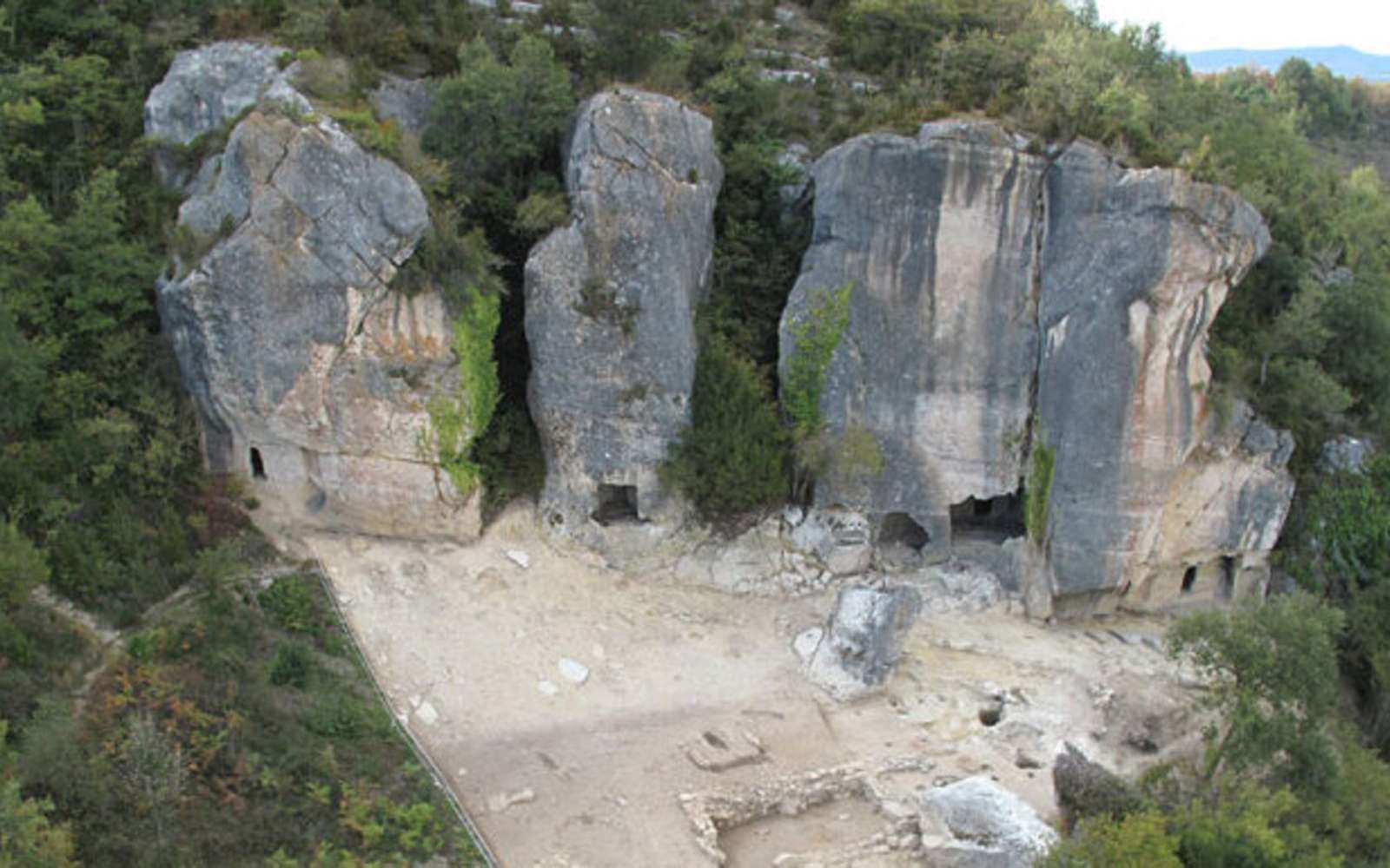 Une société oubliée a vécu cachée sous terre pendant des siècles… et ce que les archéologues ont trouvé glace le sang