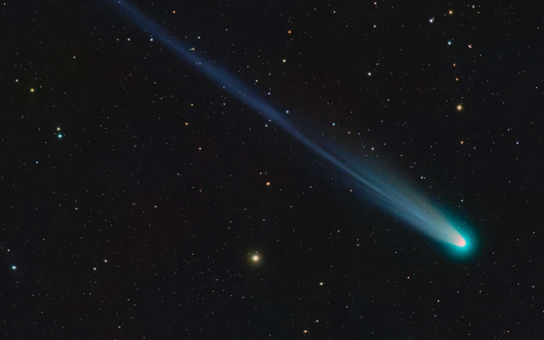 Cette comète visible en ce moment vient d'affronter un phénomène extrêmement rare : les images sont impressionnantes