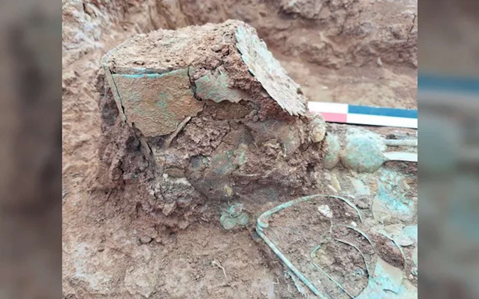 « La Dame au diadème inversé » : la découverte troublante d’une aristocrate déchue en Grèce antique