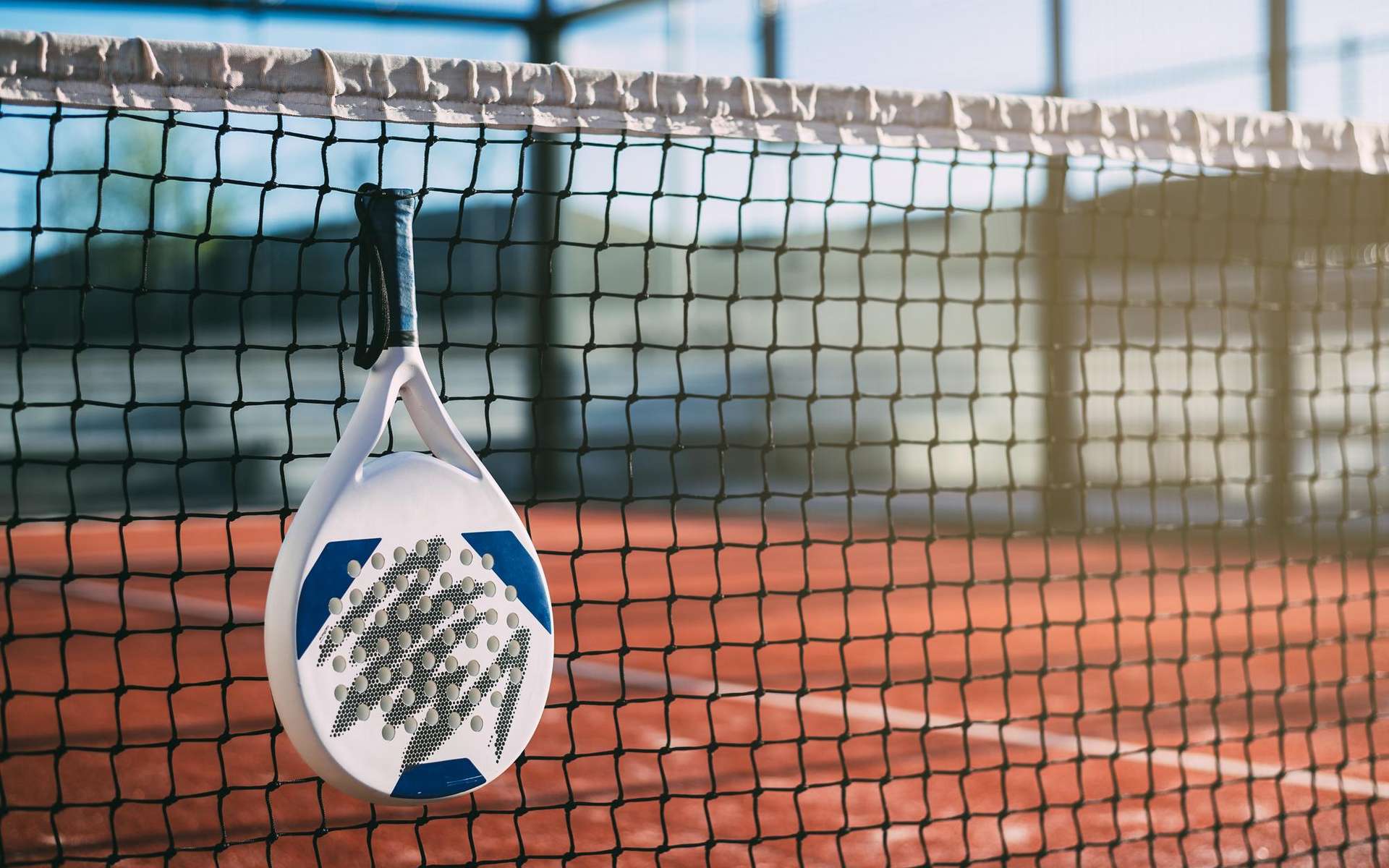 Padel sur Red Bull TV à l'étranger : Ubigi Travel eSIM garde la connexion fluide