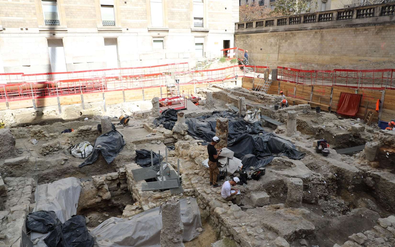 Découverte exceptionnelle sous Paris : un rempart brûlé gaulois pourrait enfin relier la Lutèce de César à la réalité
