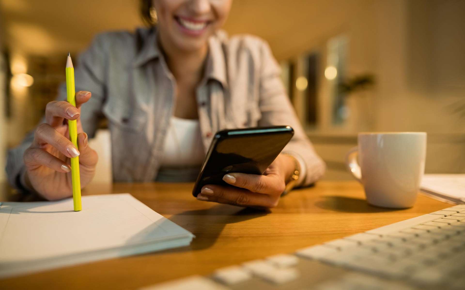 La Poste Mobile : un forfait simple pour garder la main sur son budget mobile pendant l'été
