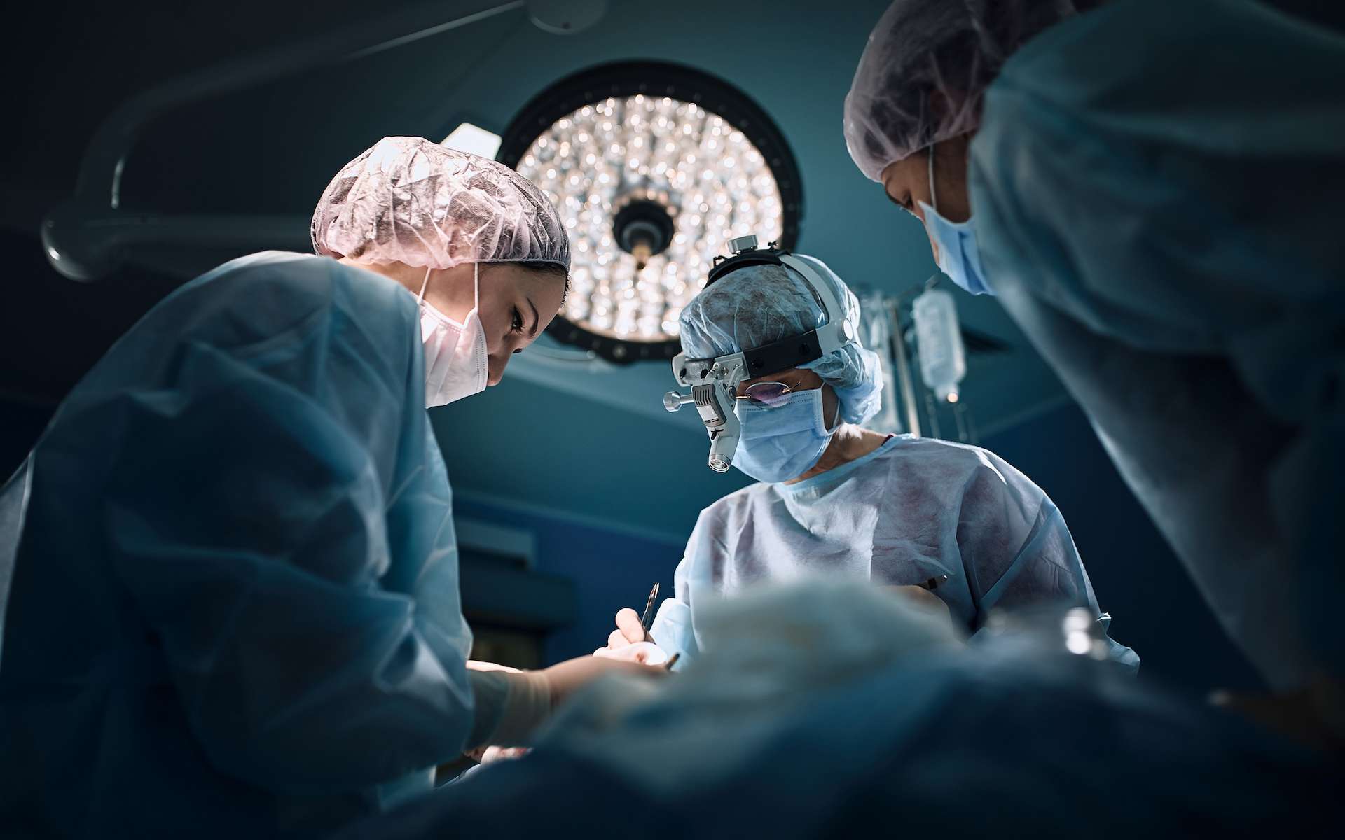 Patient bizarre : il se fait opérer des sinus et ressort du bloc opératoire avec un œil en moins !