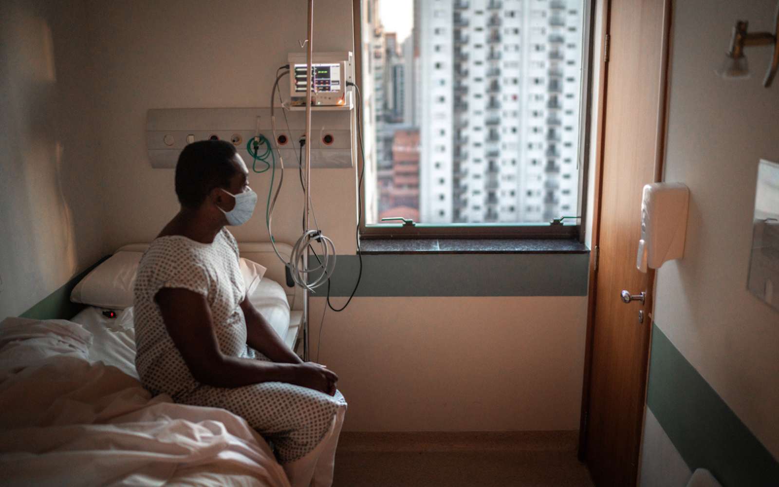 Démence précoce : la science identifie 15 risques… et beaucoup concernent votre quotidien