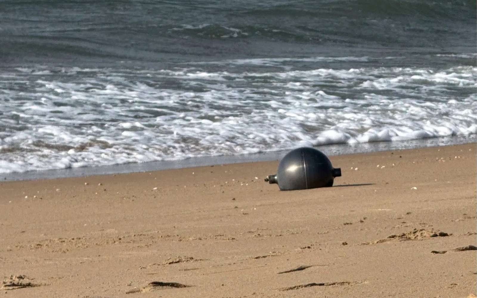 « Je me suis dit que ça pouvait être des extraterrestres » : l'Australie enquête sur de mystérieuses sphères sur ses plages