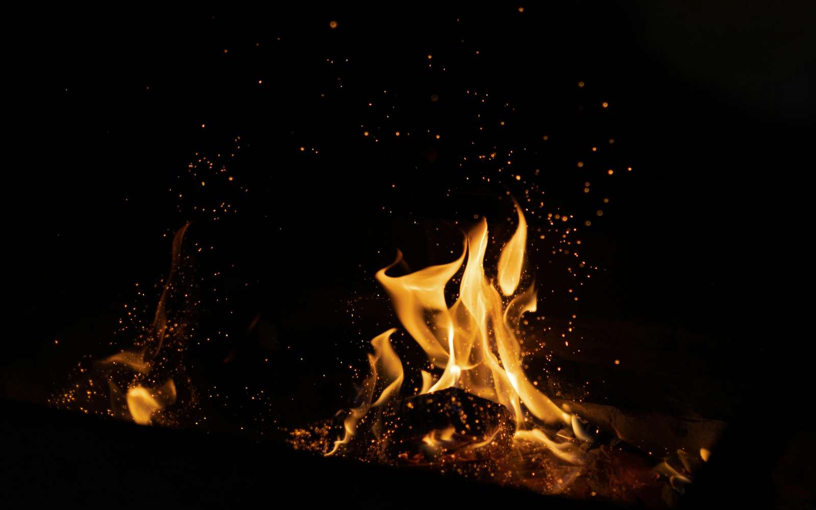 Feu de cheminée : cette erreur d'allumage vous expose à plus de 50 % aux émissions polluantes !