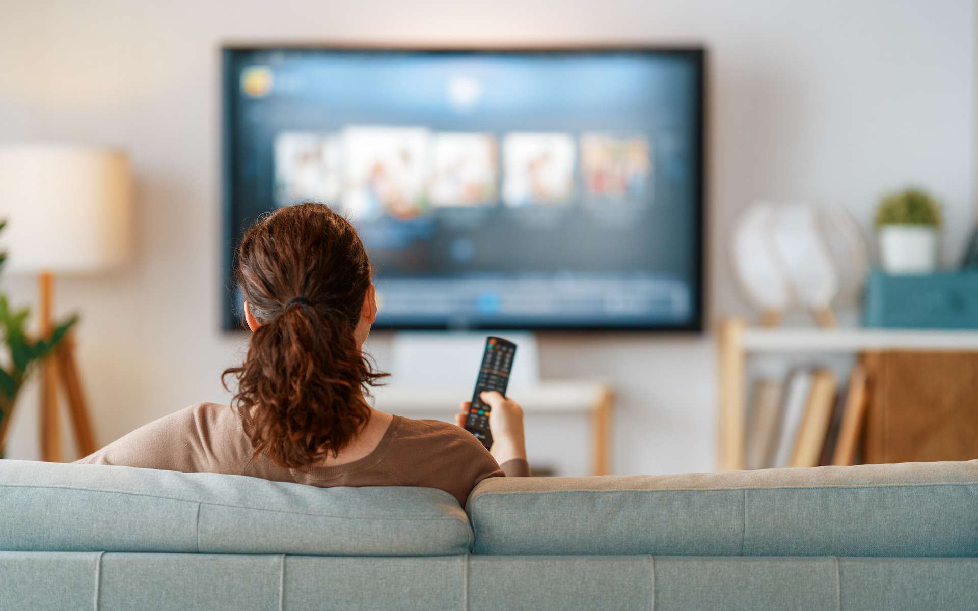 Le temps assis n'explique pas tout : ceux qui regardent beaucoup la télé présentent un profil cérébral différent