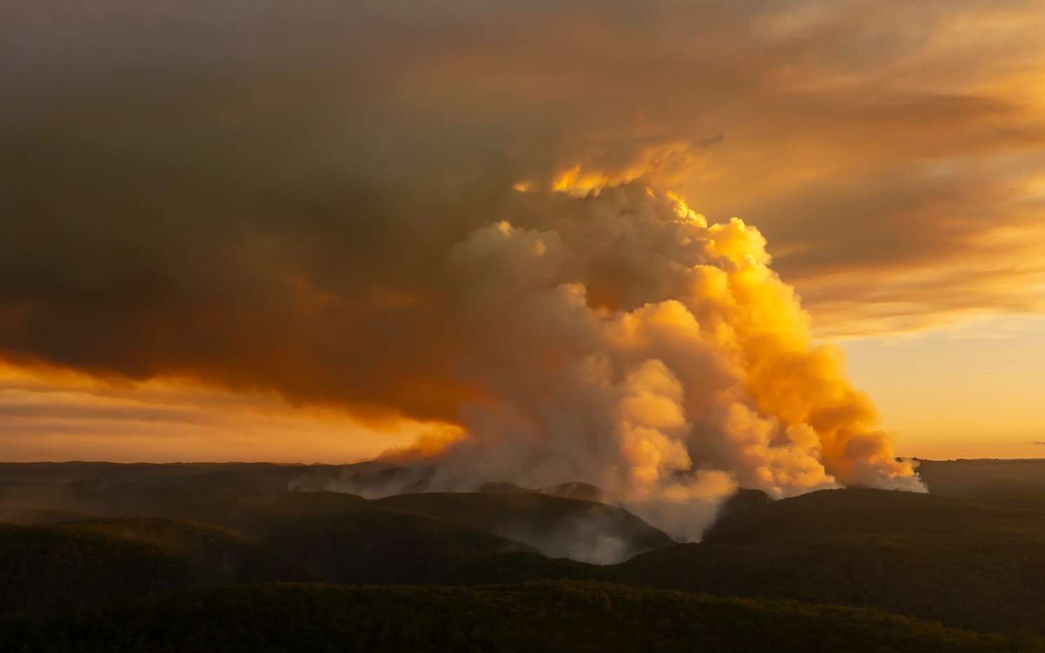 Pourquoi respirer les fumées d'un incendie peut devenir dangereux bien au-delà du brasier