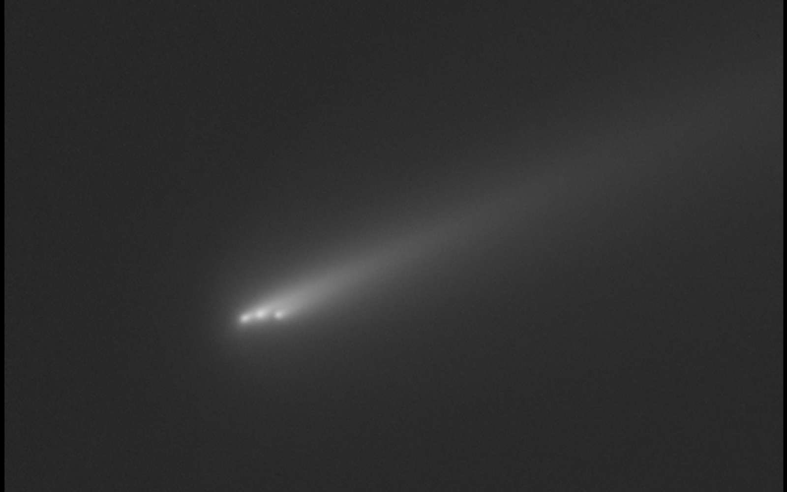 Une comète récemment découverte s’est brisée sous nos yeux : les astronomes dévoilent des images saisissantes de sa fragmentation