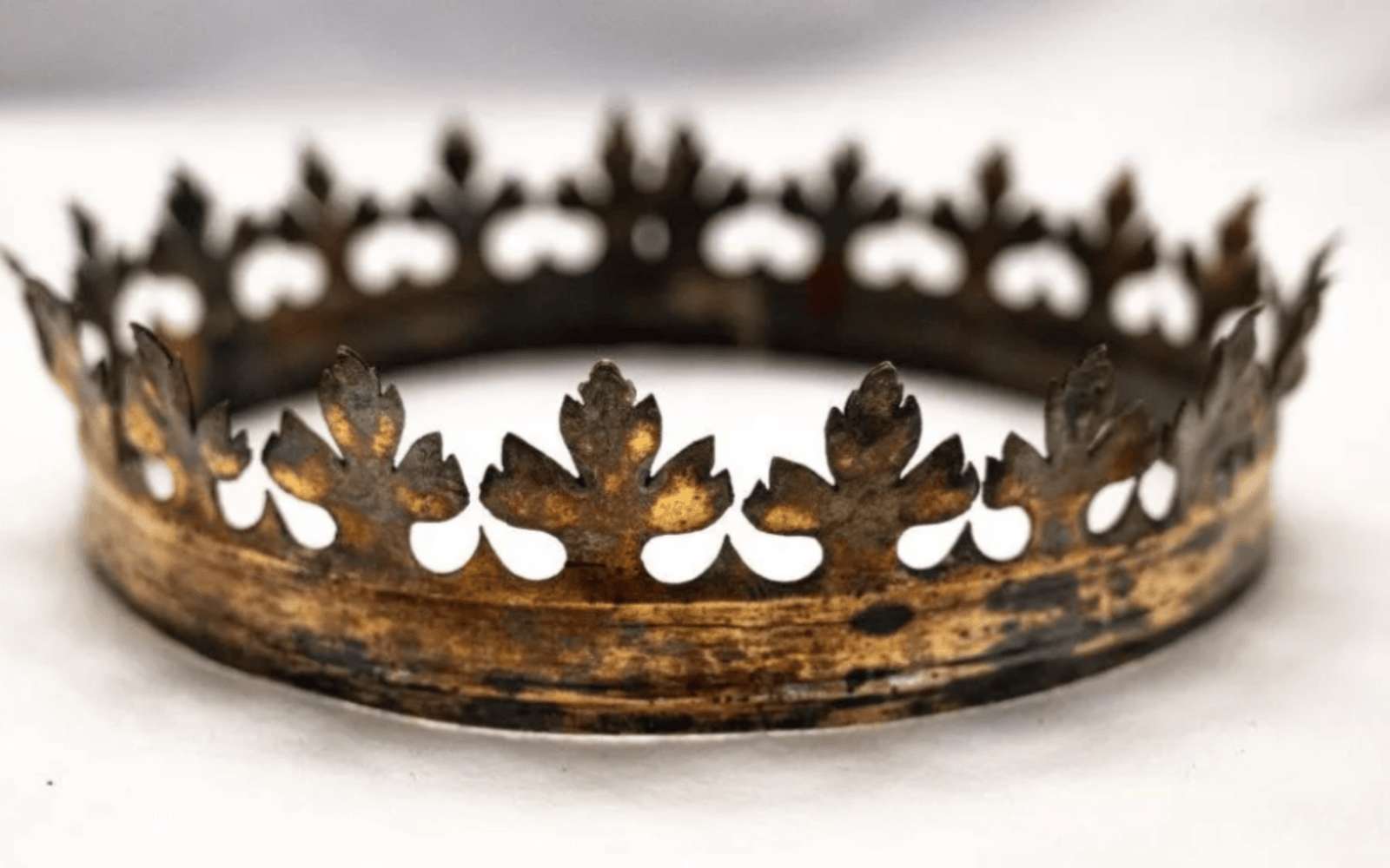 Voici le fabuleux trésor royal perdu depuis la Seconde Guerre mondiale qui a été retrouvé dans une cathédrale