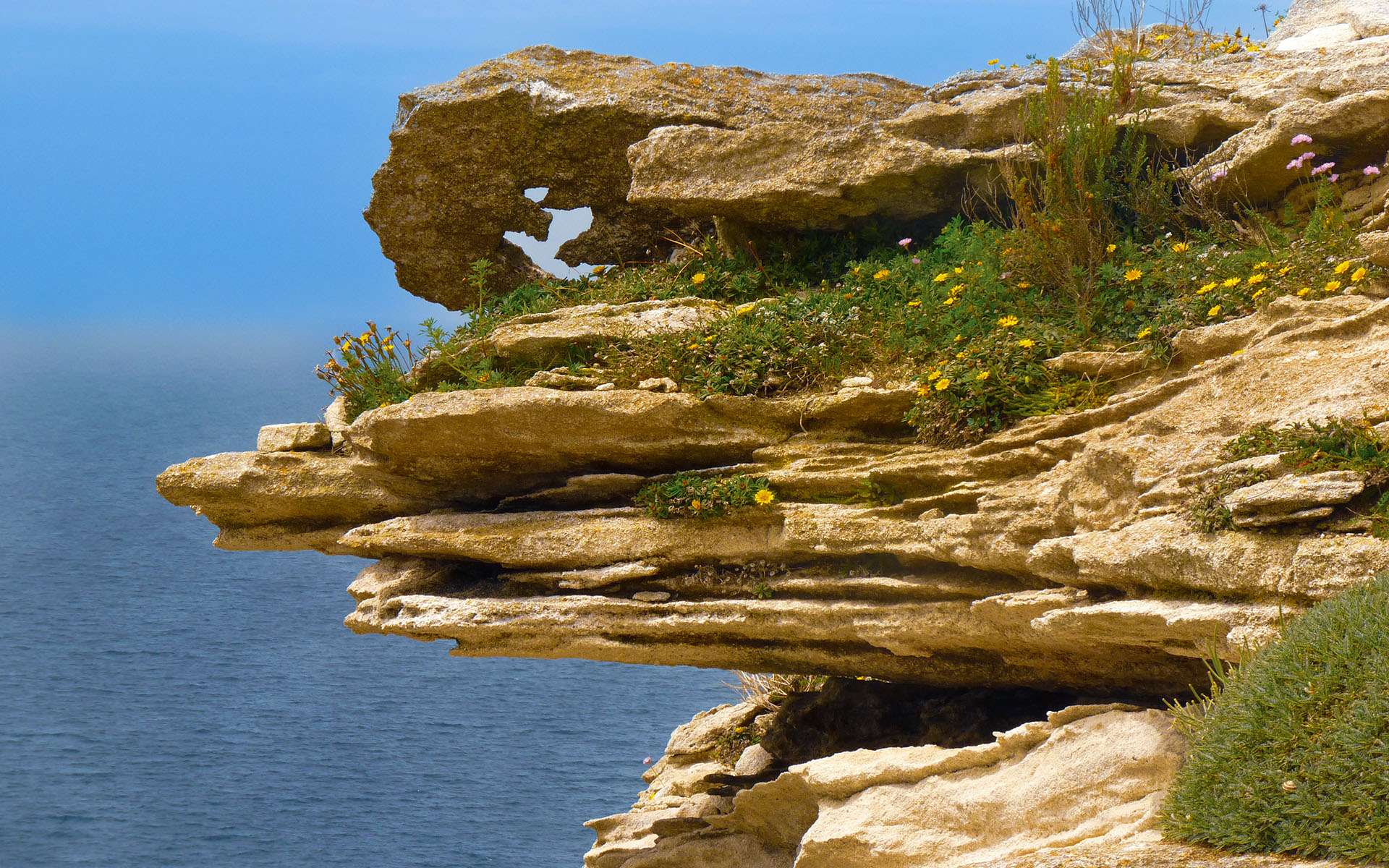 Bonifacio, la perle blanche de Corse suspendue au-dessus de la Méditerranée
