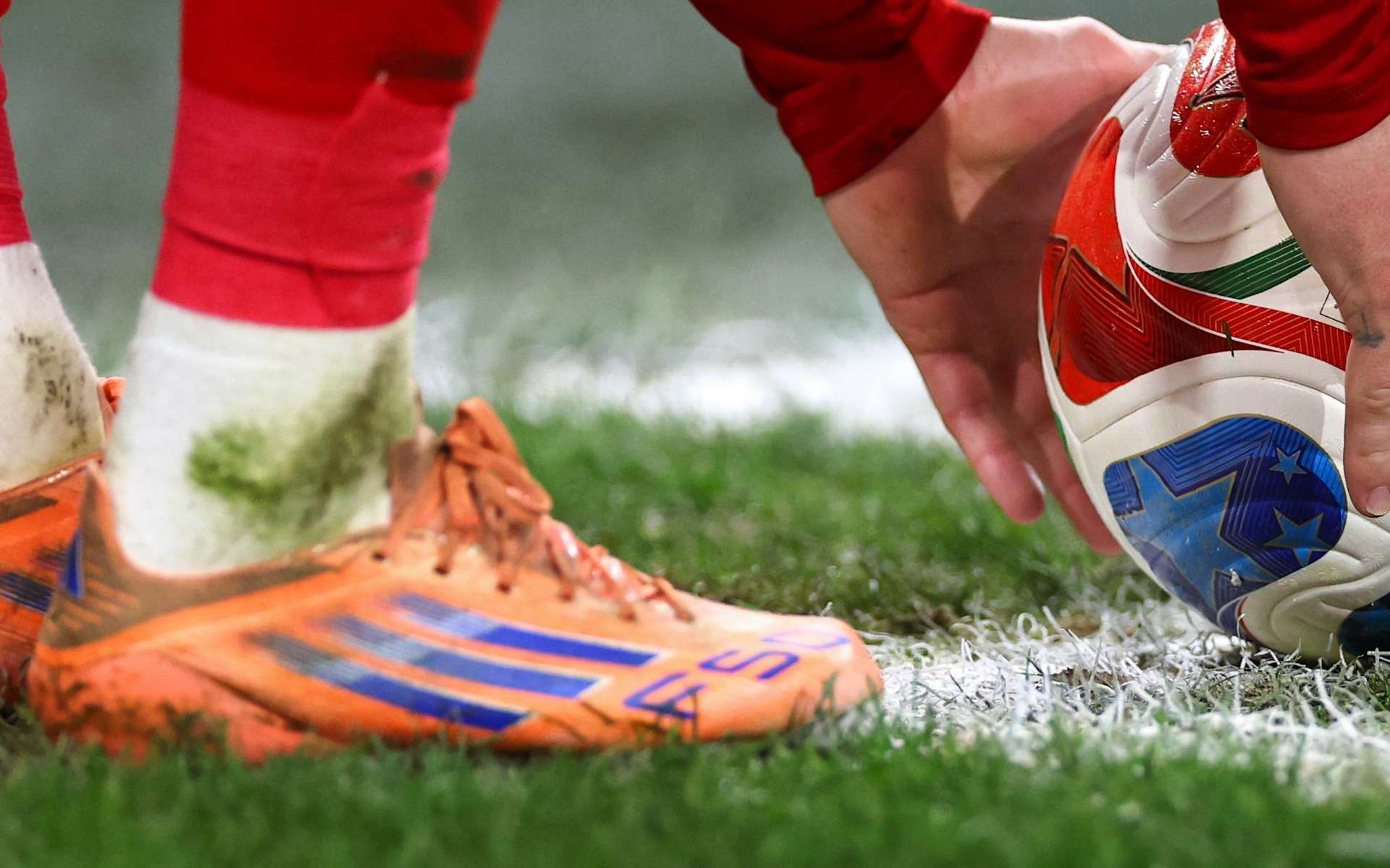 Nous avons testé le nouveau ballon de la Coupe du monde : voici ce que vous devez savoir sur sa trajectoire, ses virages et ses effets.