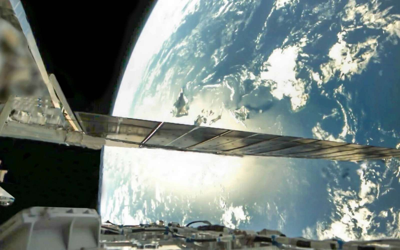 Les astronomes n’en peuvent plus : un document révèle que les satellites d’Amazon menacent leurs recherches
