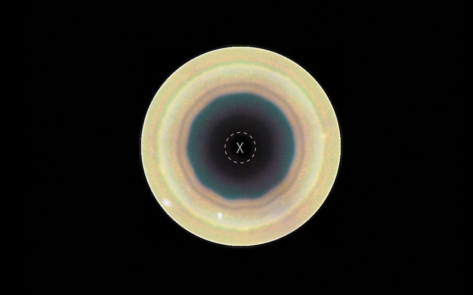 Six côtés au nord, dix au sud : Hubble révèle une étonnante énigme dans l'atmosphère de Saturne !