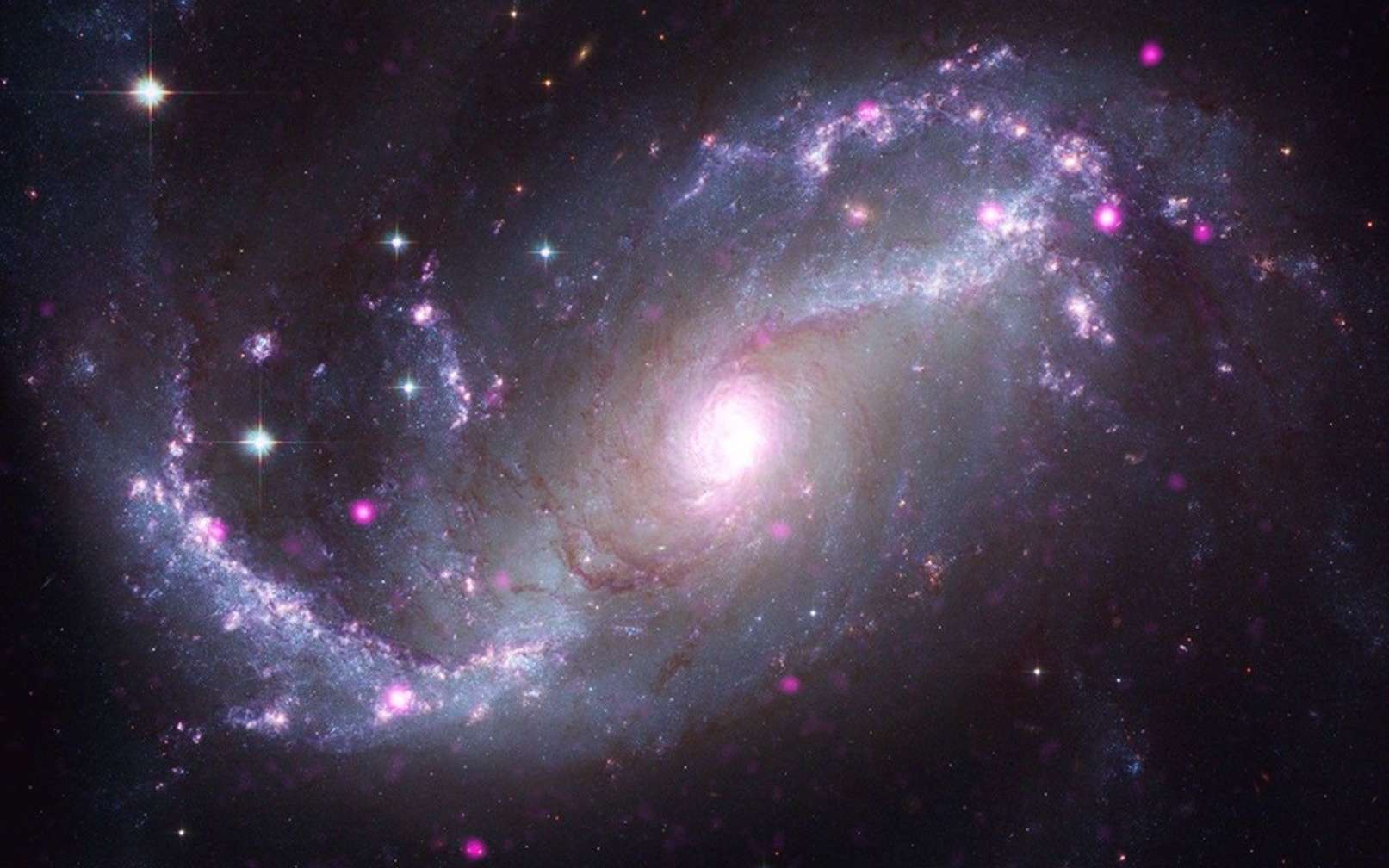 Trous noirs, collisions, explosions : la Nasa révèle la face cachée de 16 galaxies fascinantes