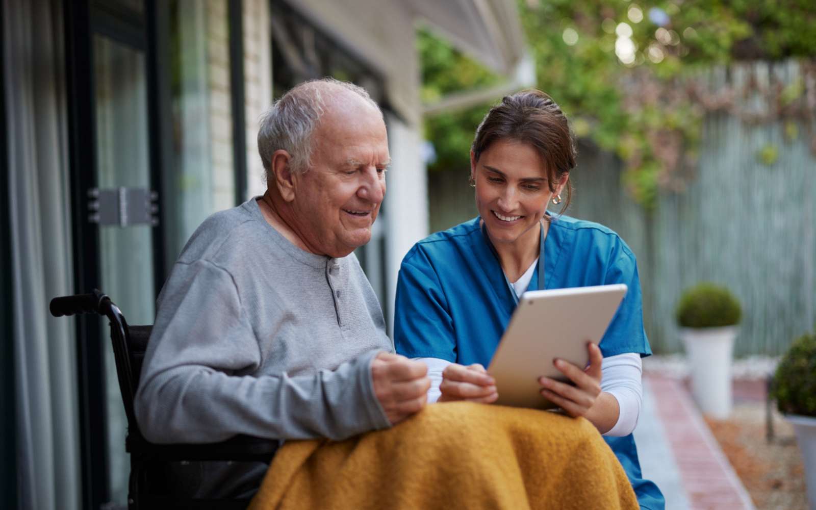 Être aidant, c’est parfois s’oublier : l’alerte face au burn-out des proches de malades de Parkinson