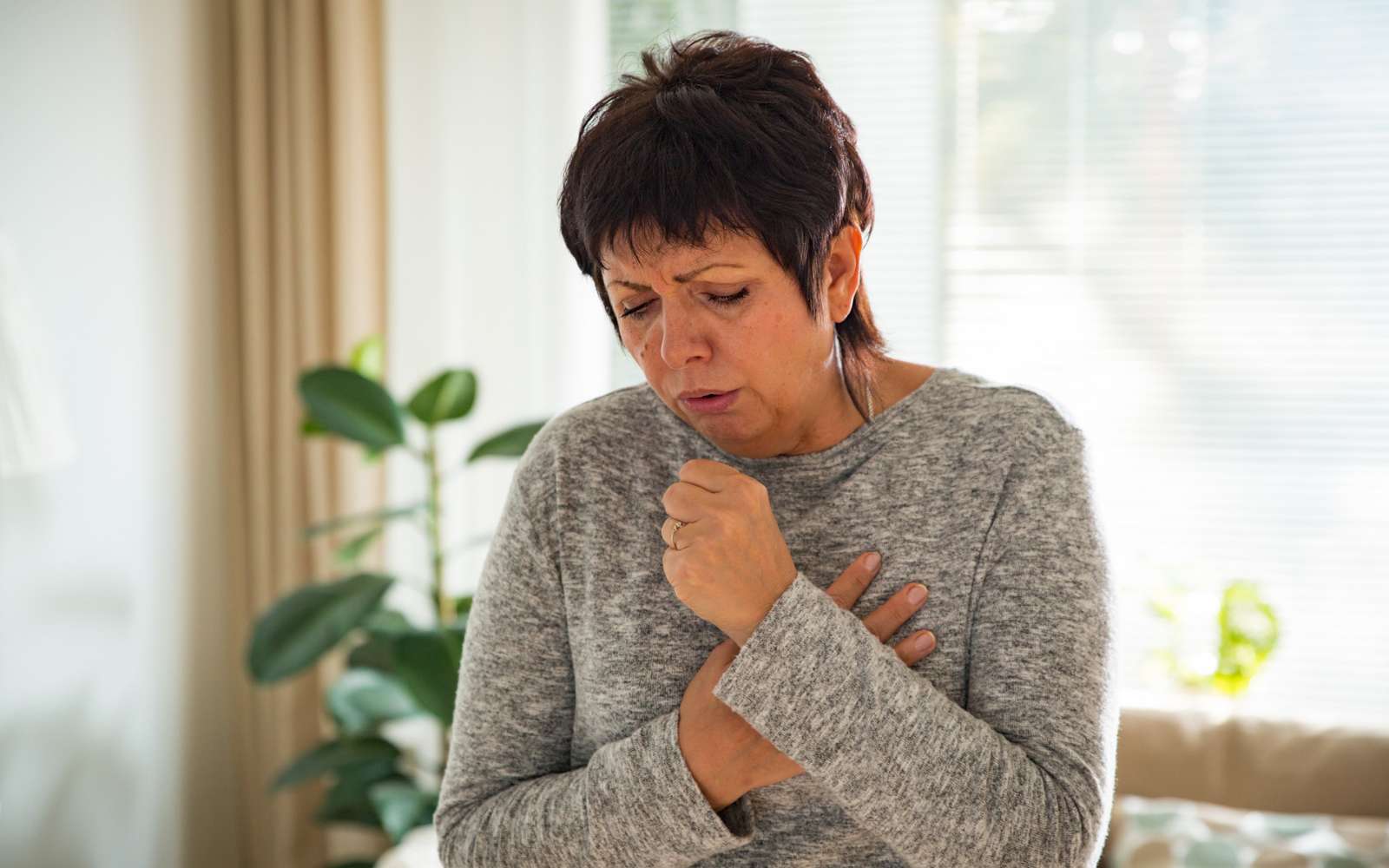 Voici la recette simple d'un médecin urgentiste pour calmer une toux qui ne passe pas