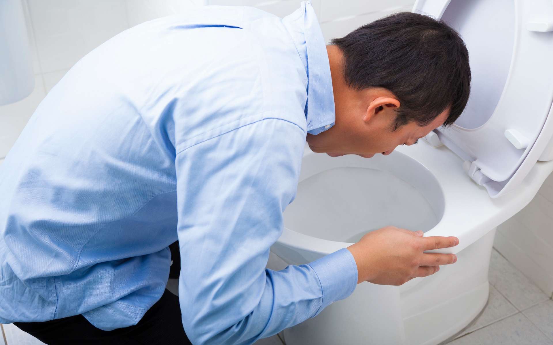 Patient bizarre : victime d’une intoxication alimentaire, il vomit si fort que son œsophage se déchire