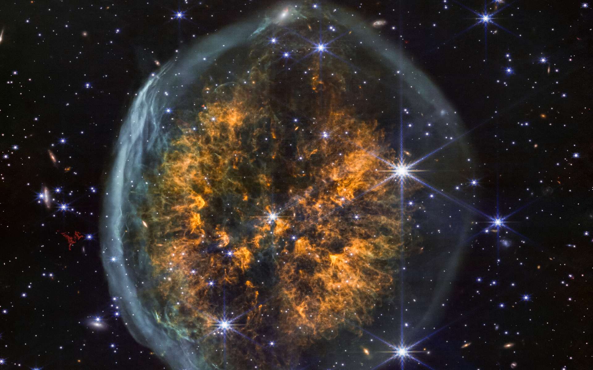 Le télescope James-Webb révèle un « crâne » cosmique dont on devine le cerveau !