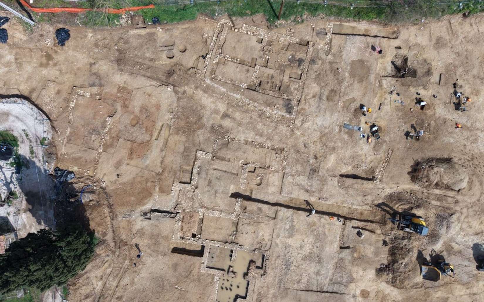 Une simple route romaine et un complexe thermal : l'entrée d'une cité oubliée refait surface près de Marseille