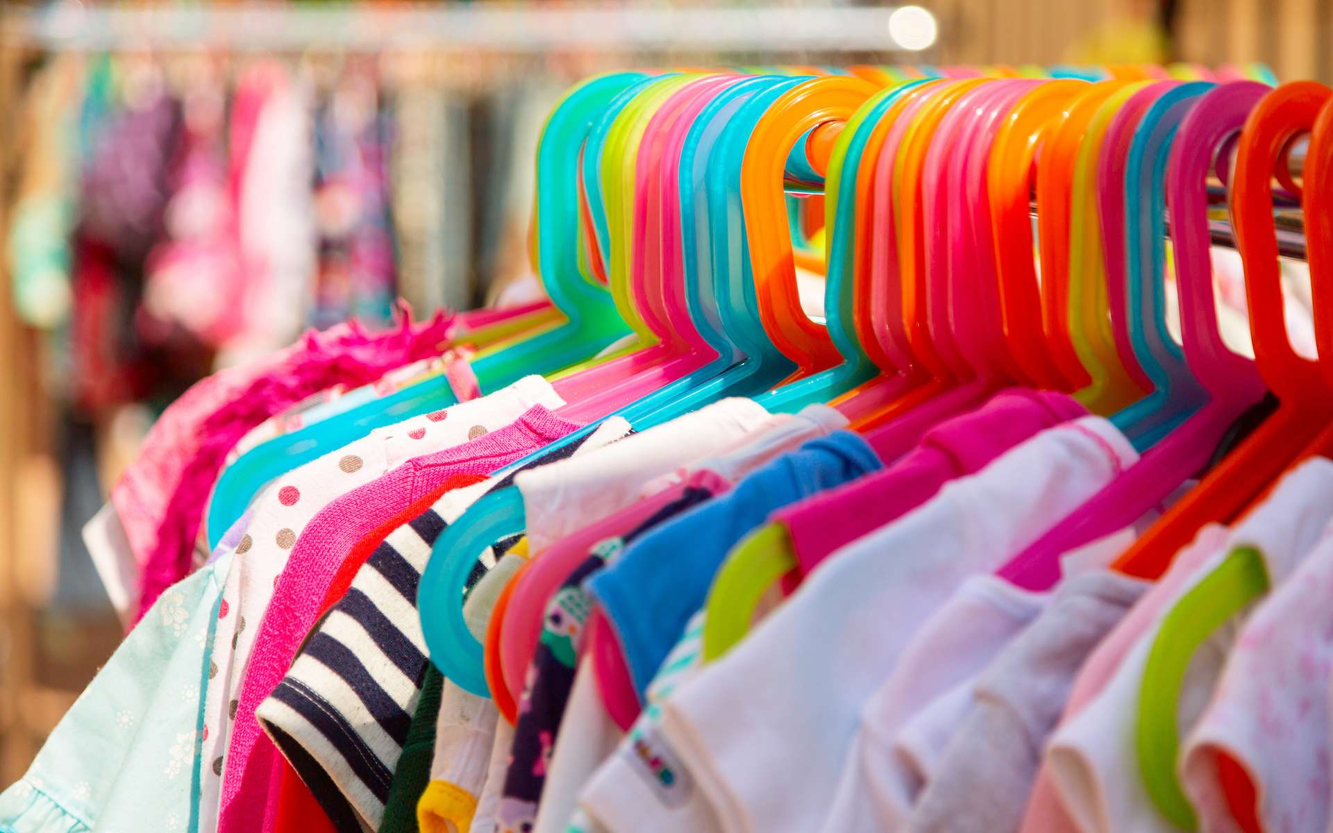 Vos enfants empoisonnés par les t-shirts à 2 euros de la fast fashion ? L'étude choc qui accuse