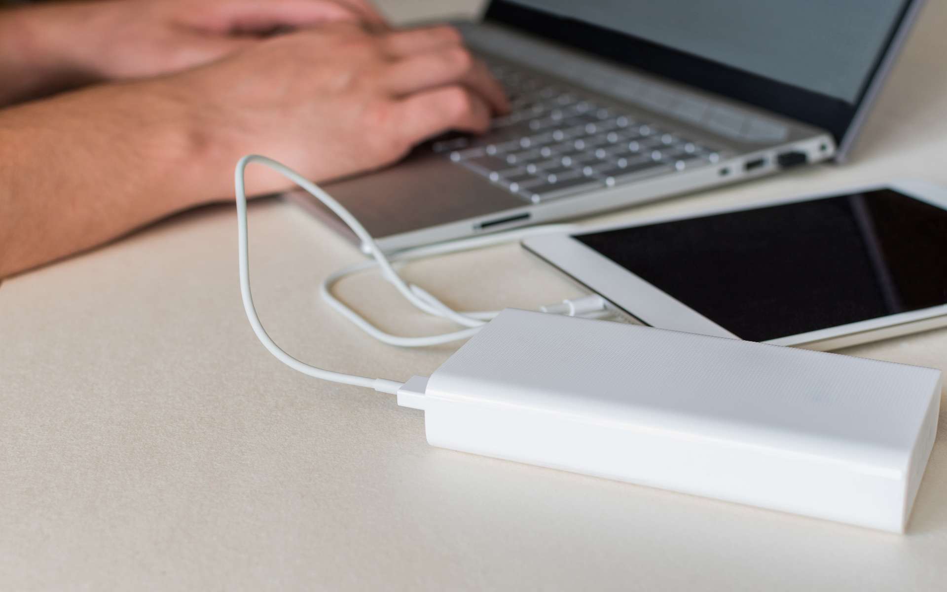 Batteries externes : quels sont les meilleurs modèles (plus puissants et compacts) ?