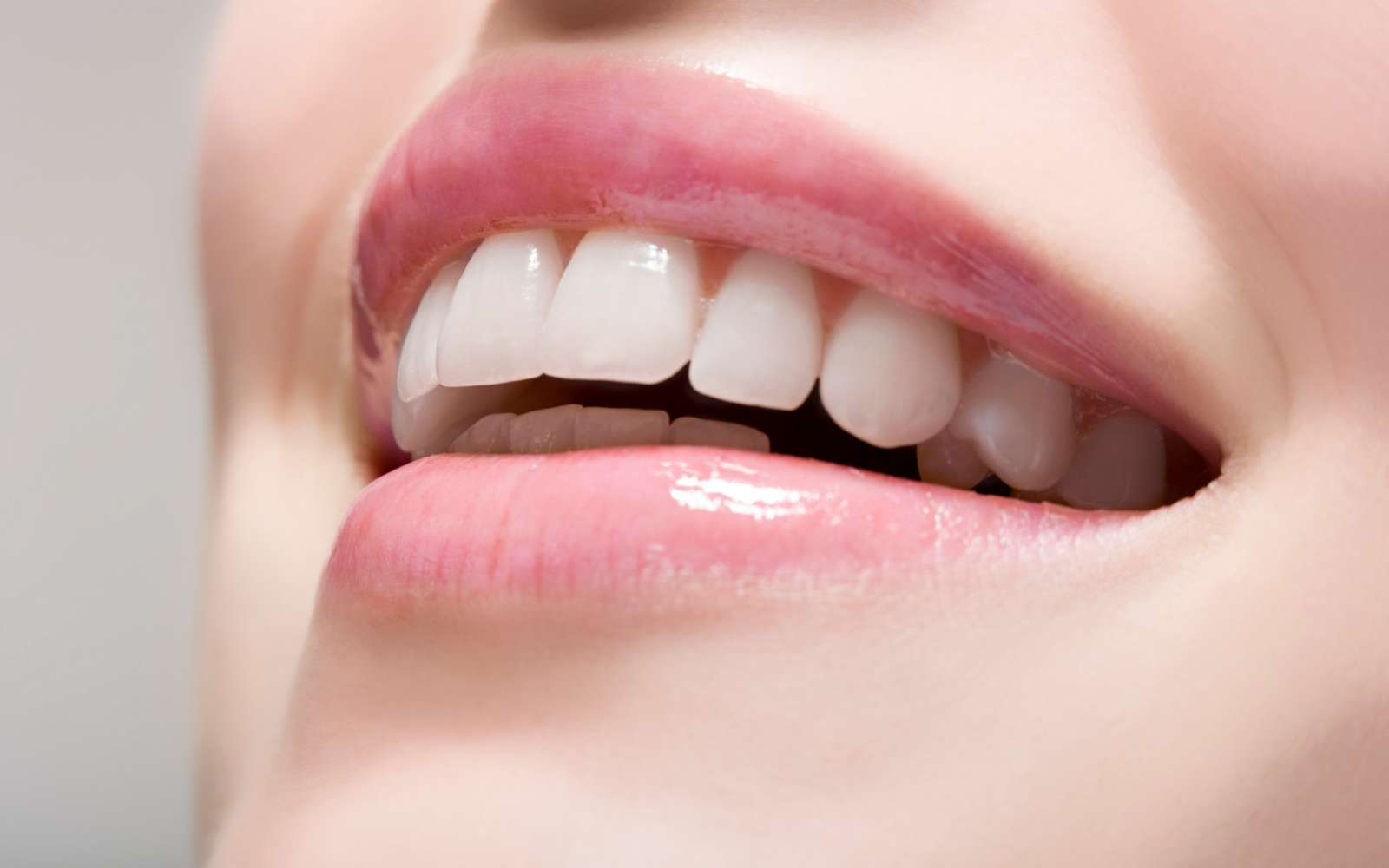 Fini les caries ! Votre brosse à dents pourrait devenir bien plus efficace grâce à cette découverte inattendue