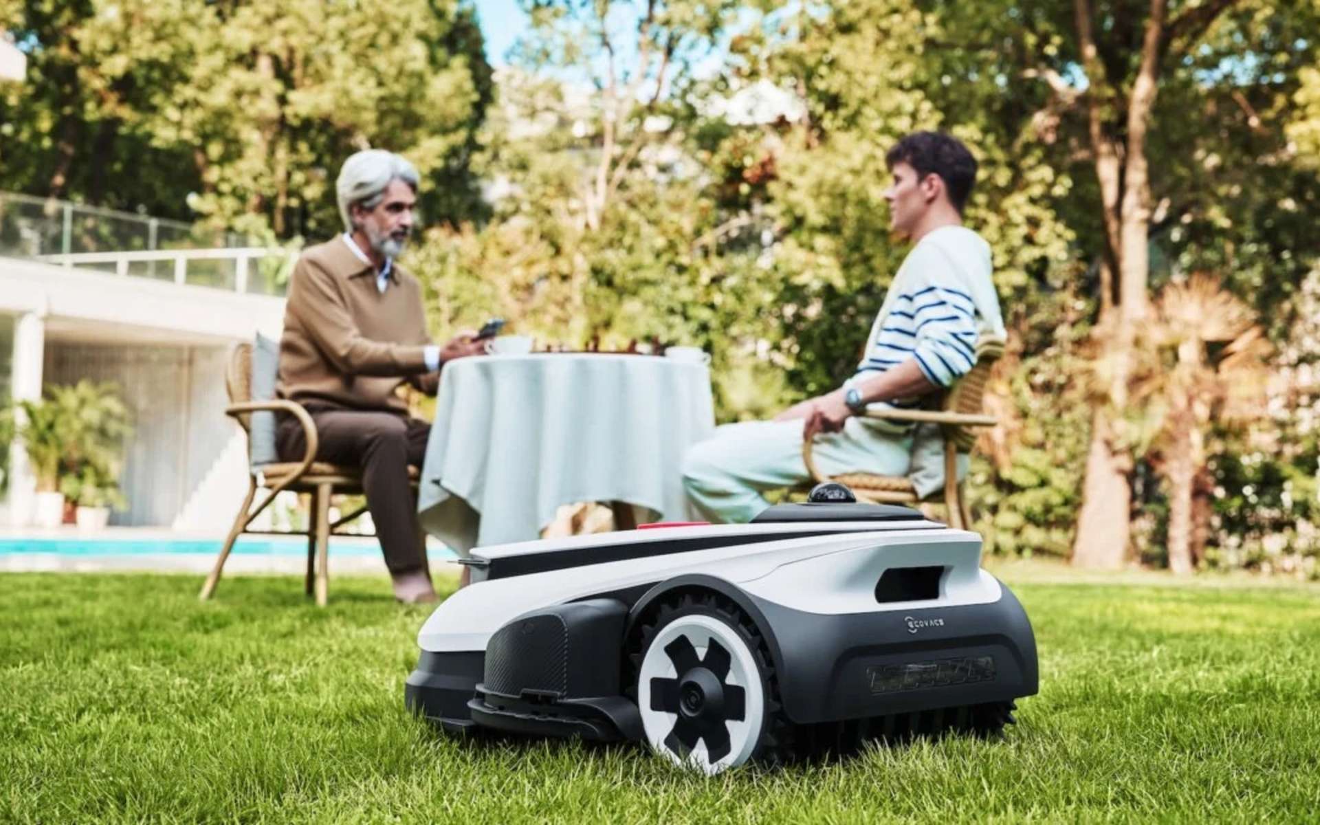 Prime Day Amazon : quels robots Ecovacs surveiller pour entretenir son jardin, ses vitres et sa piscine ?