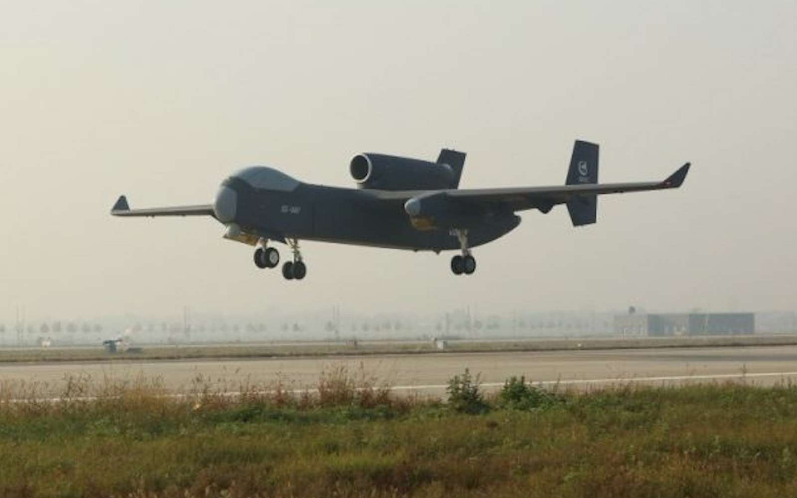 La Chine fait voler son vaisseau-mère de drones pour la première fois : une démonstration qui inquiète les militaires