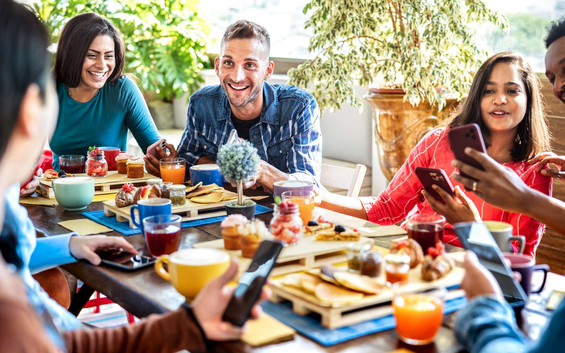 Décaler ses repas le week-end : une étude française met en évidence un risque inattendu pour le cœur