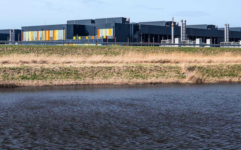 Pourquoi les géants de l'IA construisent-ils des data centers aussi gourmands en eau ?