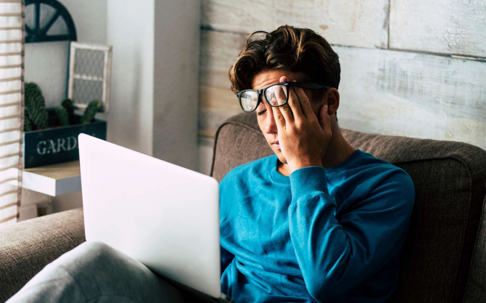 Contre la fatigue des yeux liée aux écrans, voici la méthode 20-20-20 que recommandent les spécialistes
