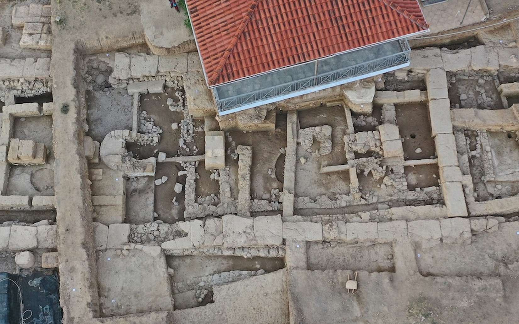 Un grand temple grec inconnu découvert avec un trésor rituel vieux de 2 500 ans !
