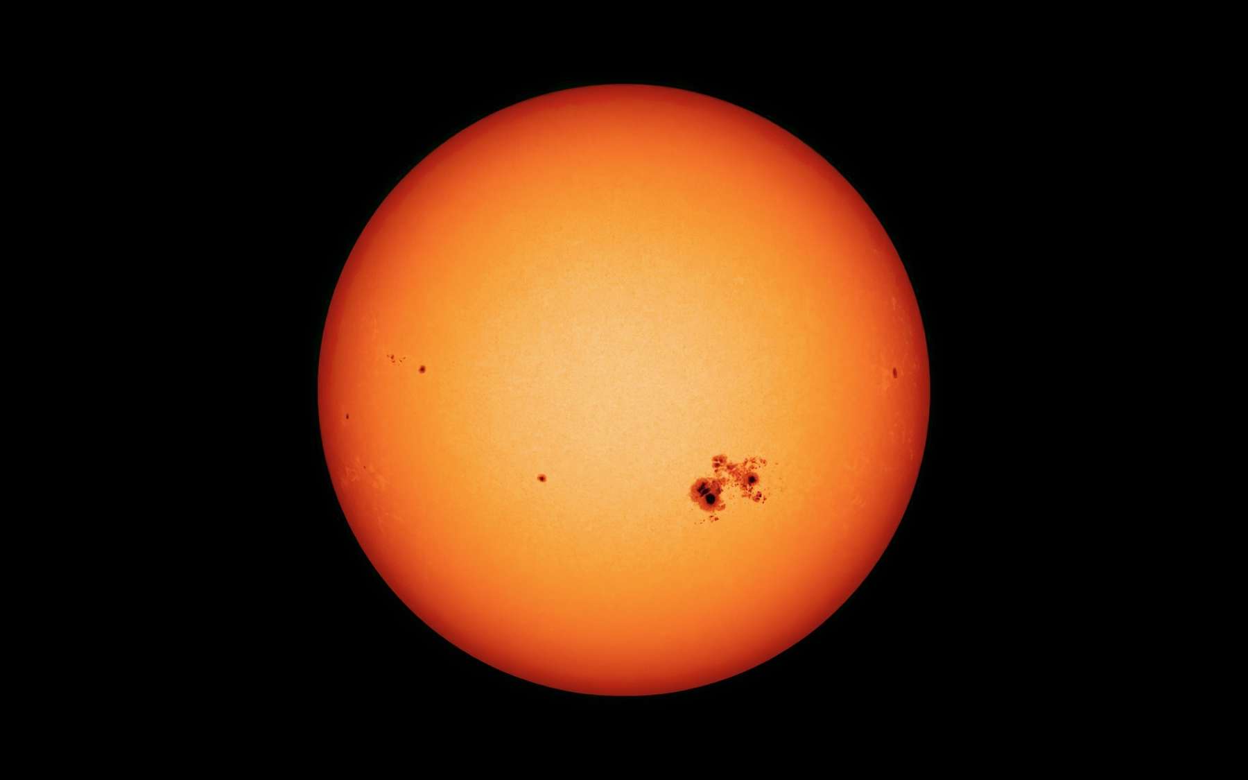 Une immense tache braquée sur nous : notre Soleil va-t-il nous rejouer l'événement de Carrington ?