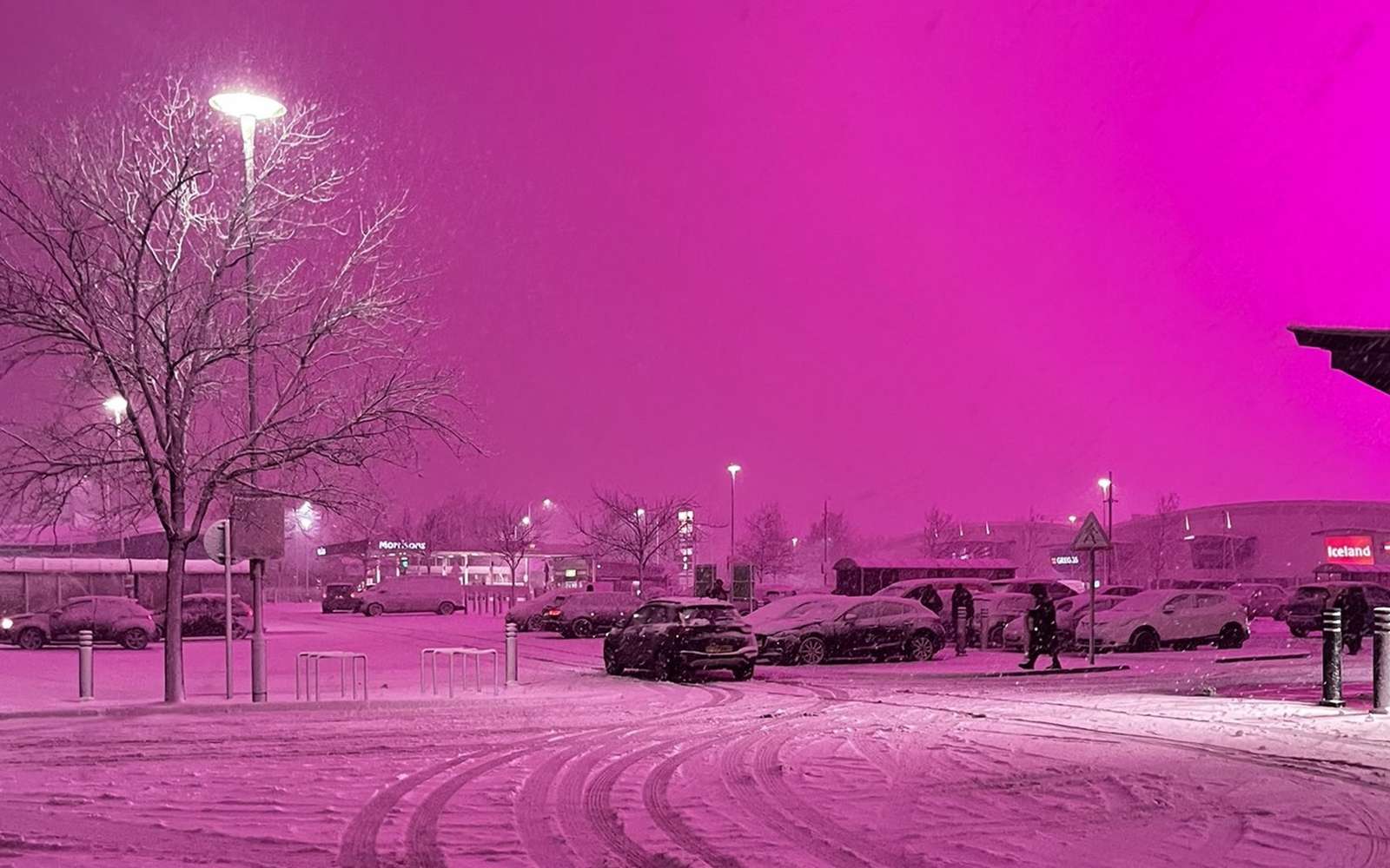 Le ciel a tourné au rose fluo à Birmingham le soir de la tempête : l'origine va vous étonner !