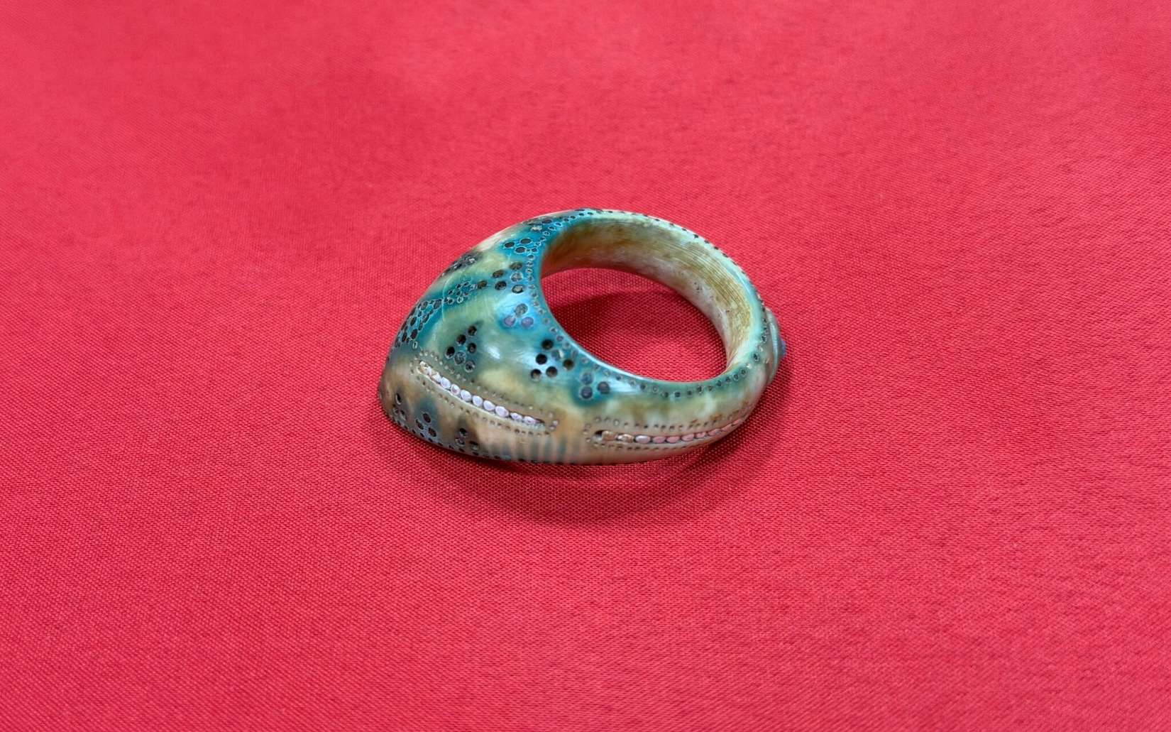 Une bague d’archer unique au monde éclaire le pouvoir médiéval des élites islamiques