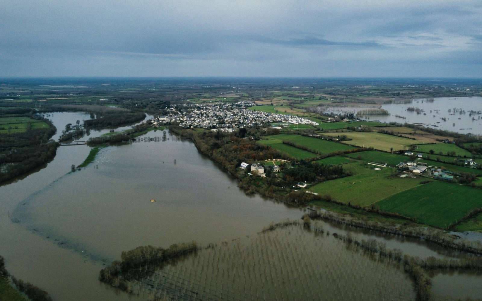 Immobilier en zone inondable : comment le marché intègre le risque