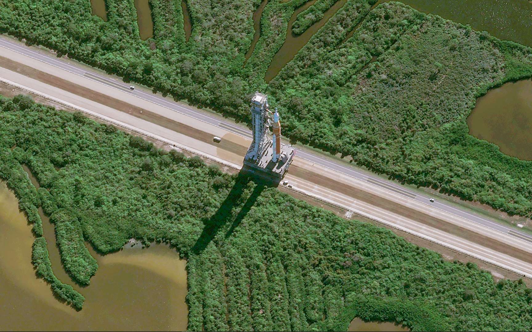 Retour sur la Lune : pourquoi la Nasa doit encore ramener sa puissante fusée au hangar