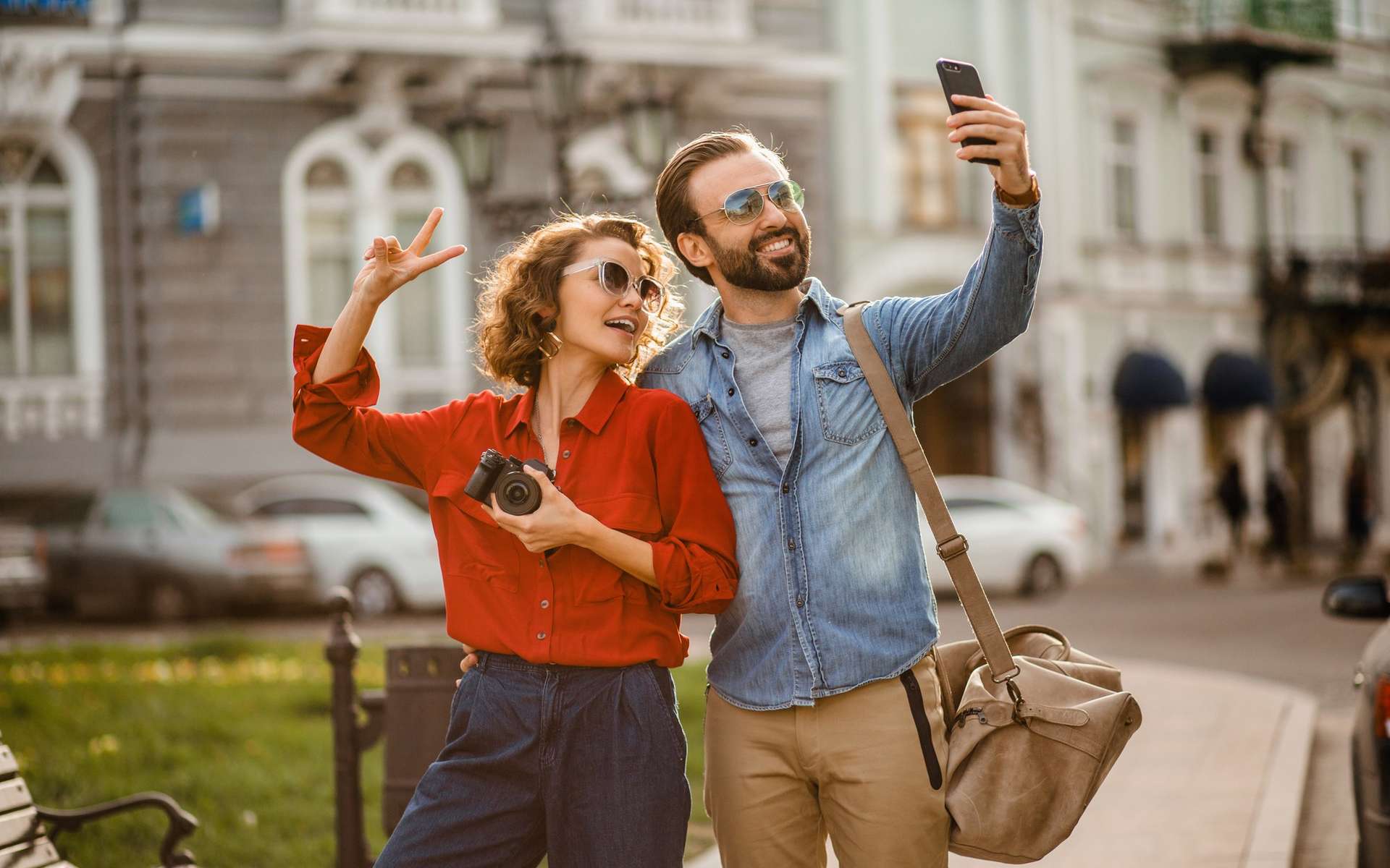 EtravelSIM vs Holafly : quelle eSIM choisir pour ne jamais perdre internet à l’étranger ?