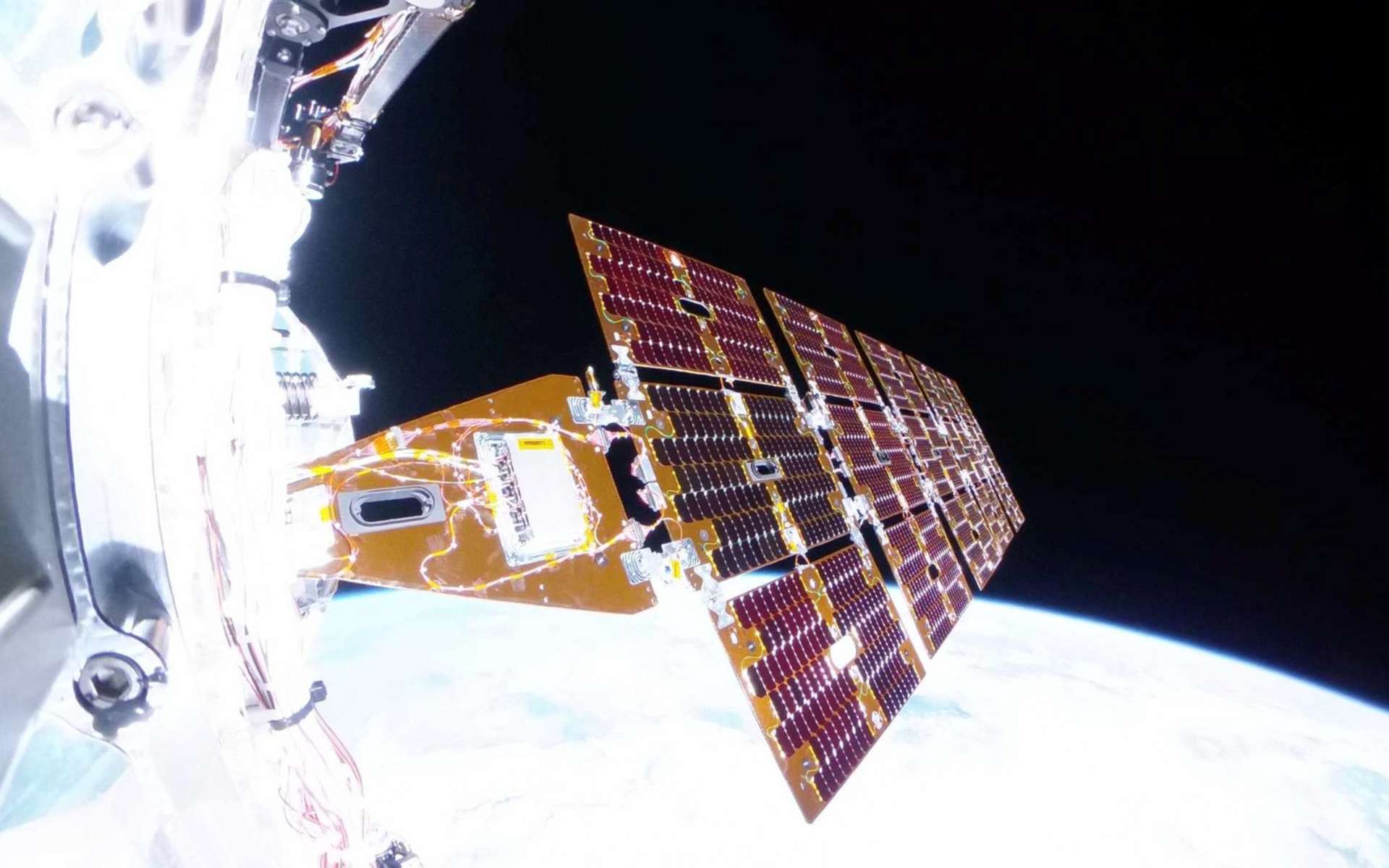 Panique à la Nasa avec sa mission spéciale de sauvetage : le robot qui doit capturer le satellite est devenu incontrôlable !