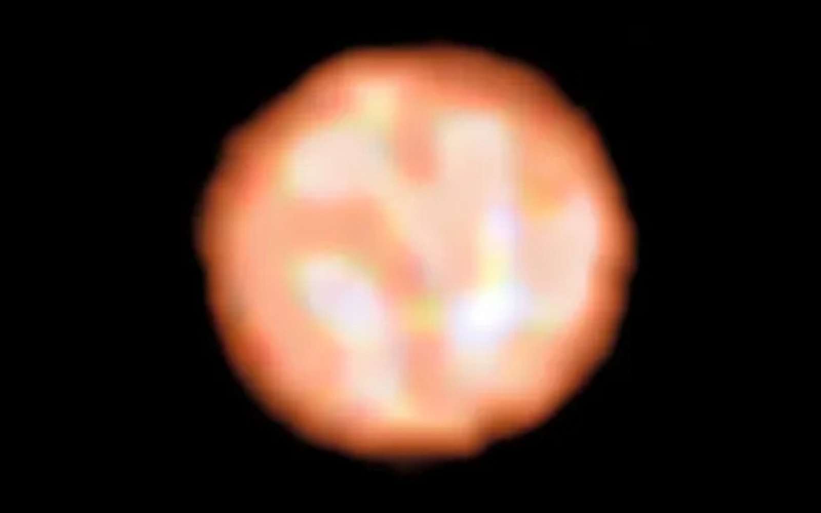 Les forces en jeu sont immenses : un compagnon caché est en train de remodeler la mort de cette étoile